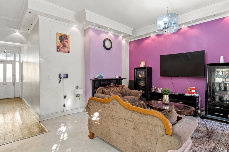 6 Bedroom Property for Sale in Woodstock Western Cape